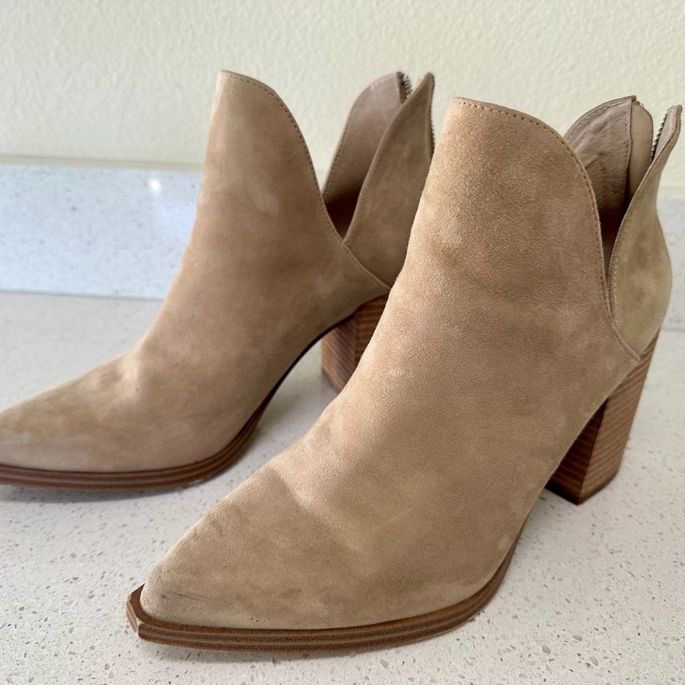 Steve Madden | Size 9 | Suede Leather Camel Ankle Bootie
